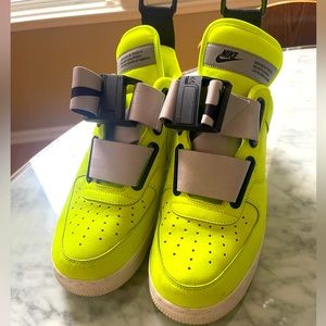 Nike Men’s AF1 Utility. Color Volt Size 9.